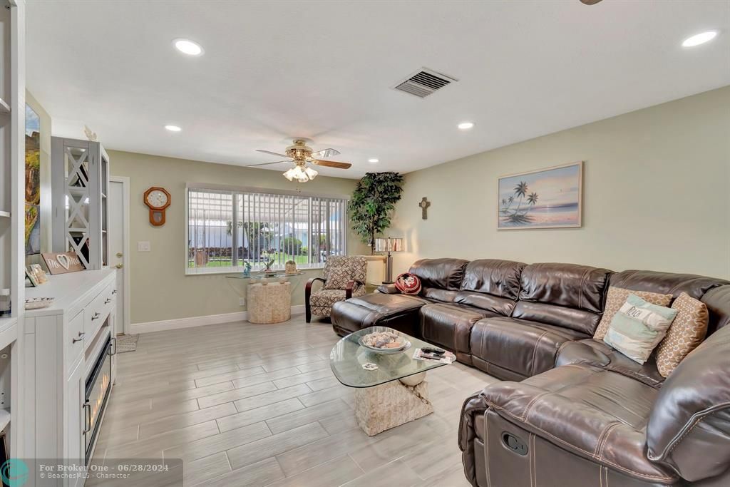 For Sale: $424,900 (3 beds, 2 baths, 1608 Square Feet)