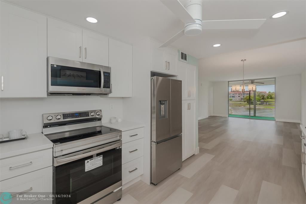 For Sale: $255,000 (2 beds, 2 baths, 1025 Square Feet)