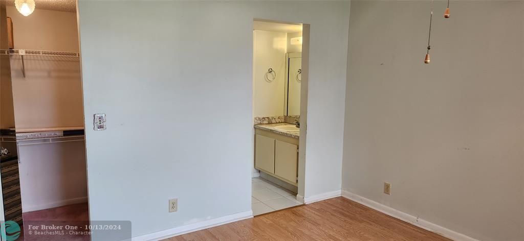 Active With Contract: $109,777 (2 beds, 2 baths, 810 Square Feet)