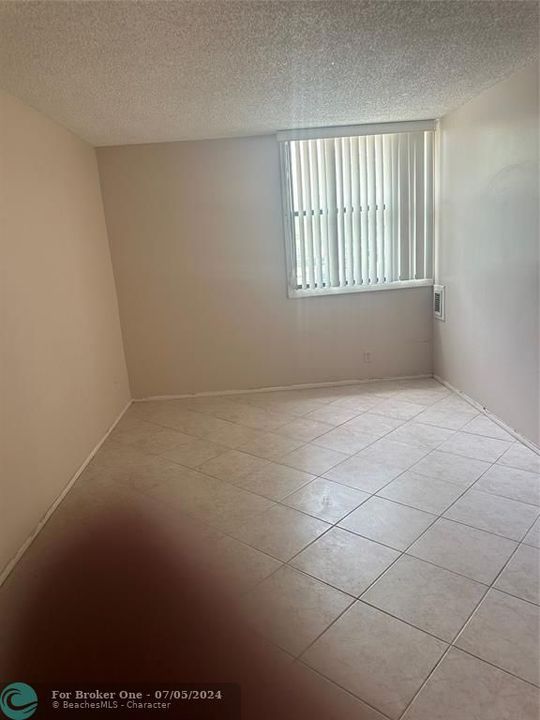 Active With Contract: $137,989 (1 beds, 1 baths, 619 Square Feet)