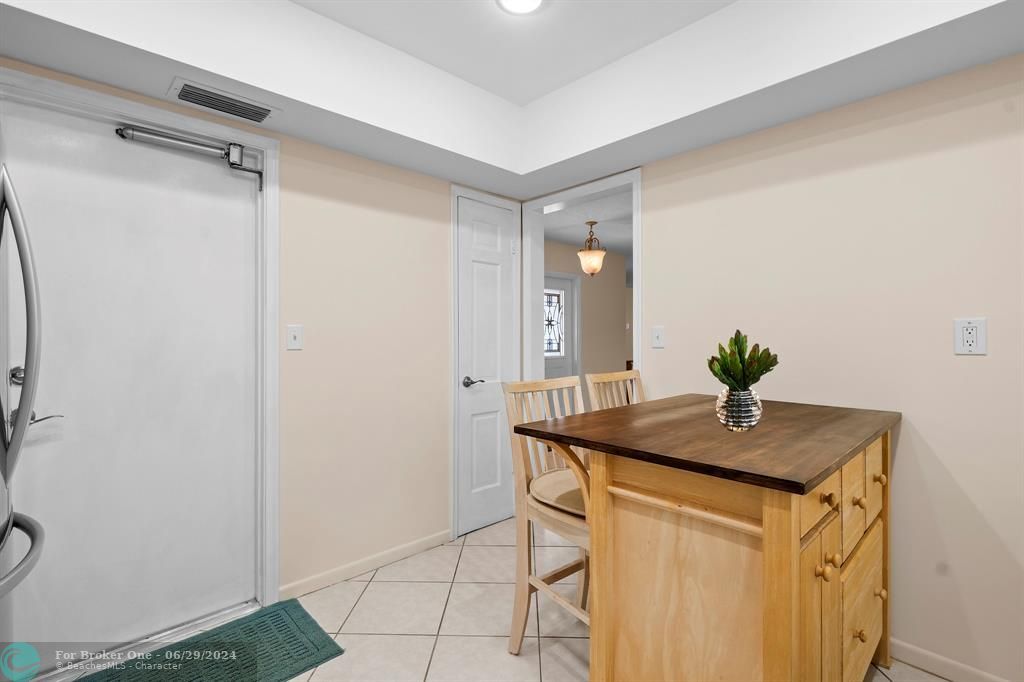For Sale: $520,000 (2 beds, 2 baths, 1949 Square Feet)