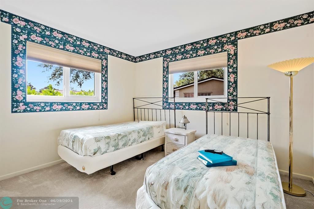 En Venta: $520,000 (2 camas, 2 baños, 1949 Pies cuadrados)