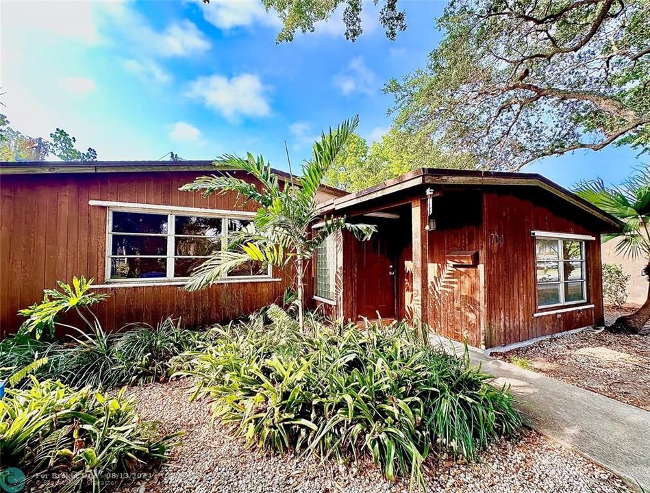 Active With Contract: $450,000 (3 beds, 2 baths, 1309 Square Feet)