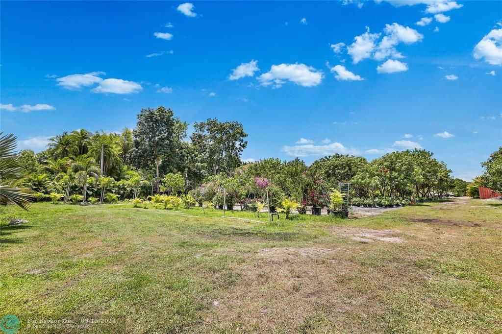 For Sale: $3,900,000 (3 beds, 2 baths, 1650 Square Feet)