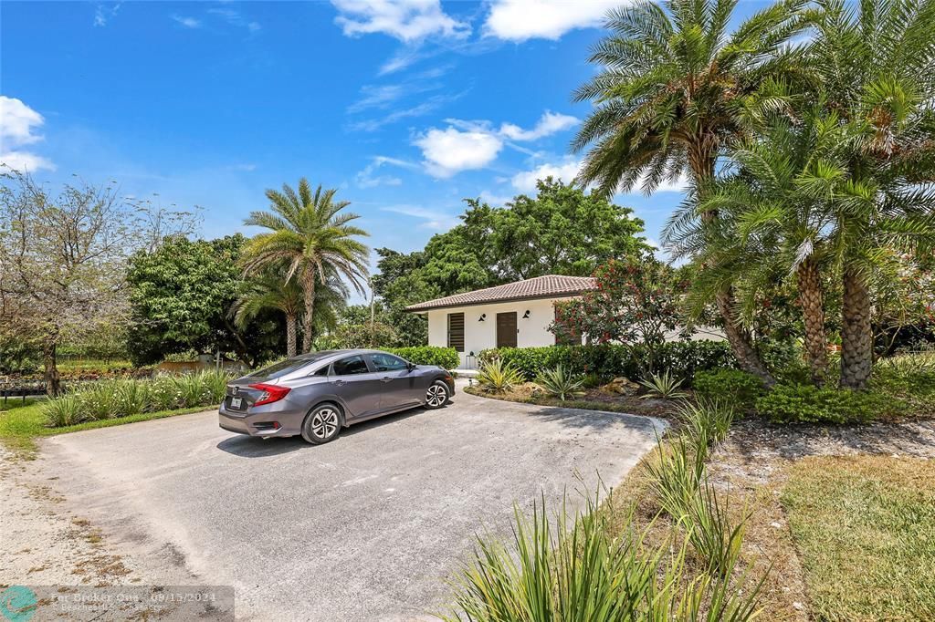 For Sale: $3,900,000 (3 beds, 2 baths, 1650 Square Feet)