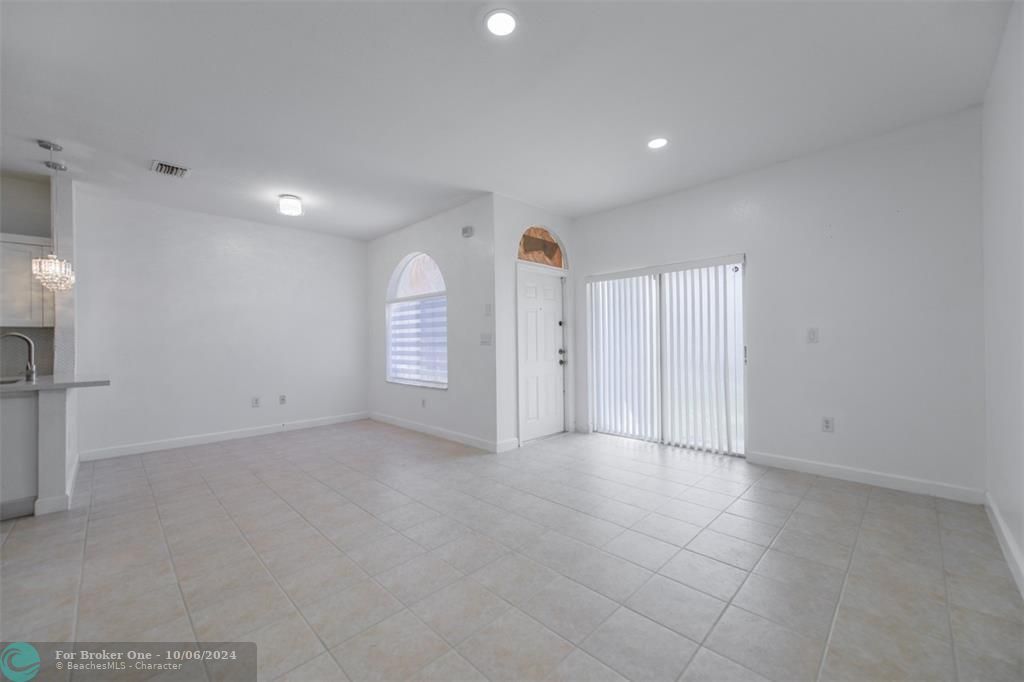 Active With Contract: $2,200 (2 beds, 2 baths, 1558 Square Feet)