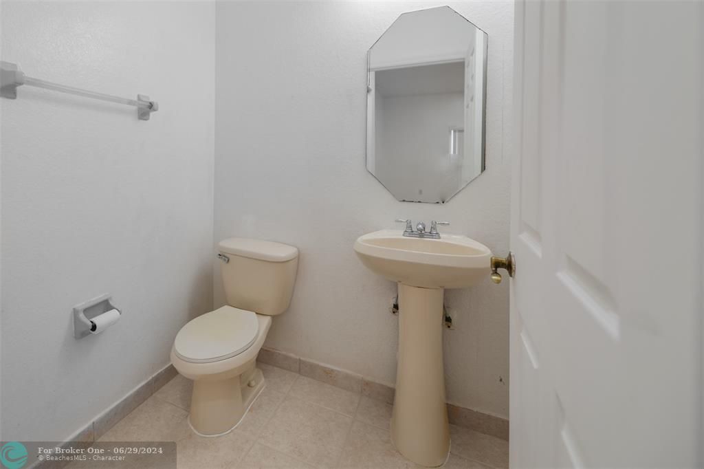 出租: $2,500 (2 贝兹, 2 浴室, 1558 平方英尺)