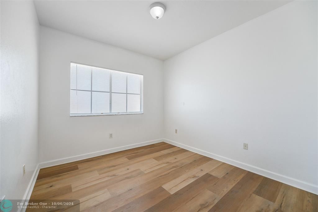 Active With Contract: $2,200 (2 beds, 2 baths, 1558 Square Feet)