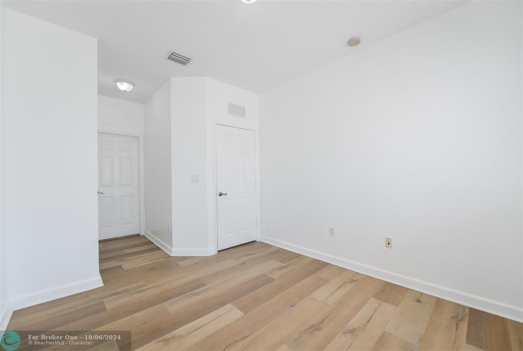 Active With Contract: $2,200 (2 beds, 2 baths, 1558 Square Feet)