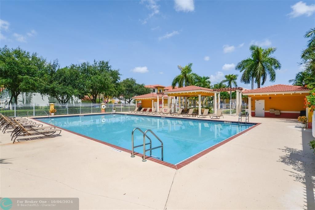 Active With Contract: $2,200 (2 beds, 2 baths, 1558 Square Feet)