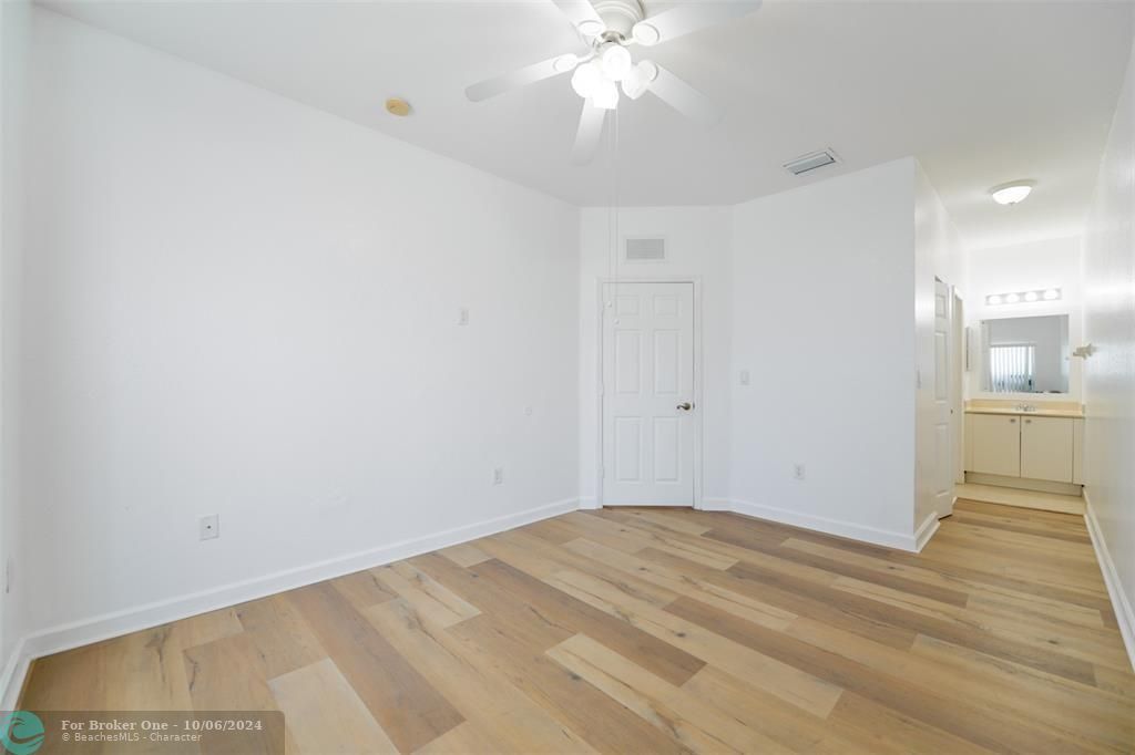 Active With Contract: $2,200 (2 beds, 2 baths, 1558 Square Feet)