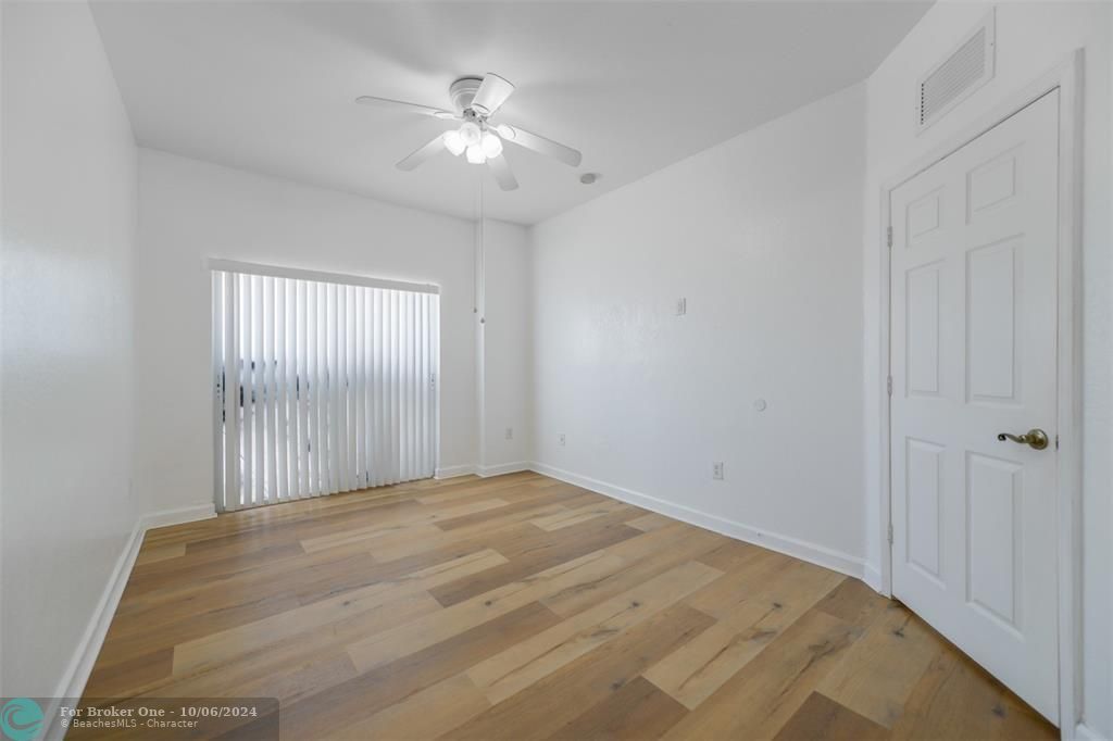 Active With Contract: $2,200 (2 beds, 2 baths, 1558 Square Feet)