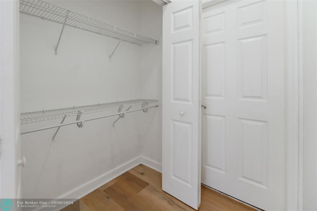 Active With Contract: $2,200 (2 beds, 2 baths, 1558 Square Feet)