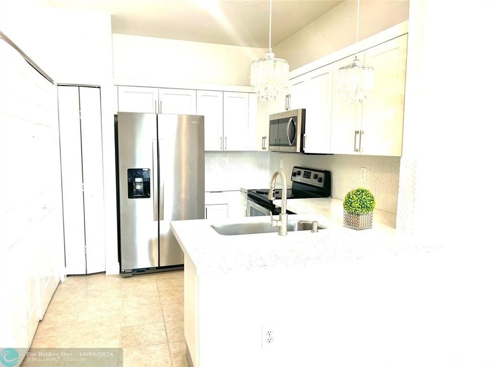 Active With Contract: $2,200 (2 beds, 2 baths, 1558 Square Feet)