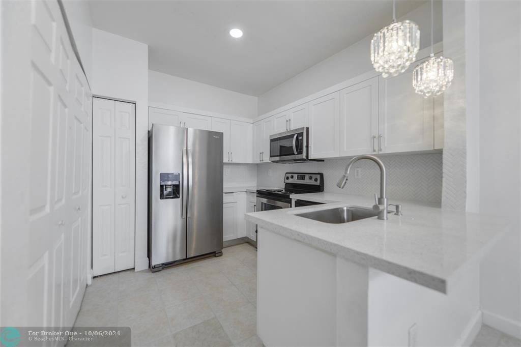 Active With Contract: $2,200 (2 beds, 2 baths, 1558 Square Feet)