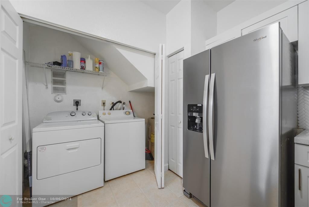 Active With Contract: $2,200 (2 beds, 2 baths, 1558 Square Feet)