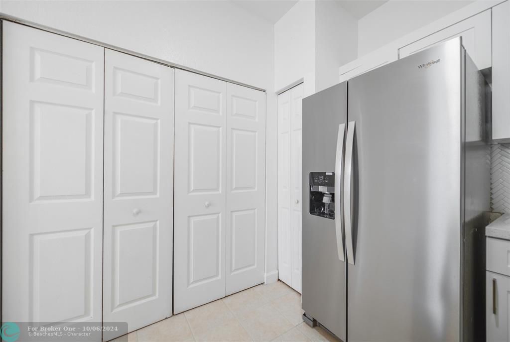 Active With Contract: $2,200 (2 beds, 2 baths, 1558 Square Feet)