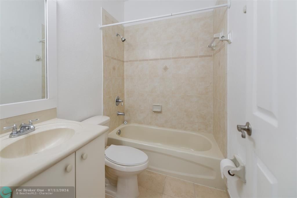 出租: $2,500 (2 贝兹, 2 浴室, 1558 平方英尺)