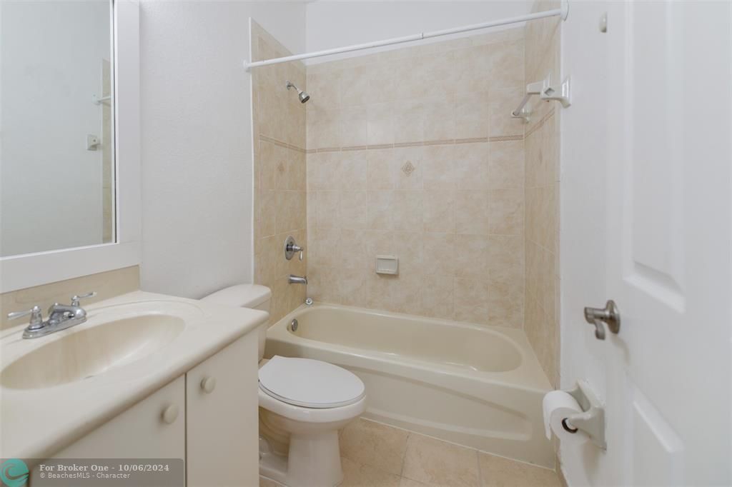 Active With Contract: $2,200 (2 beds, 2 baths, 1558 Square Feet)