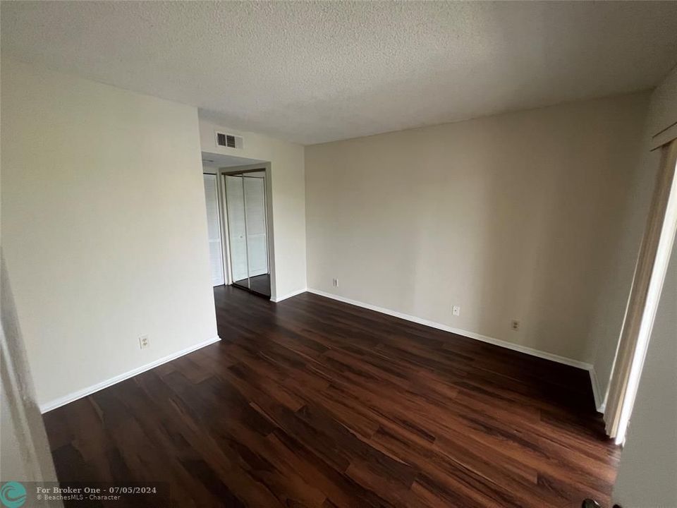 For Sale: $202,500 (2 beds, 2 baths, 900 Square Feet)