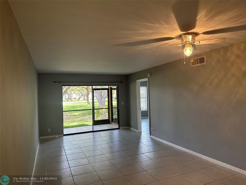 Active With Contract: $2,375 (2 beds, 2 baths, 920 Square Feet)