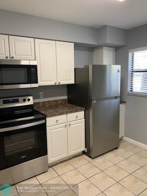 Active With Contract: $2,375 (2 beds, 2 baths, 920 Square Feet)