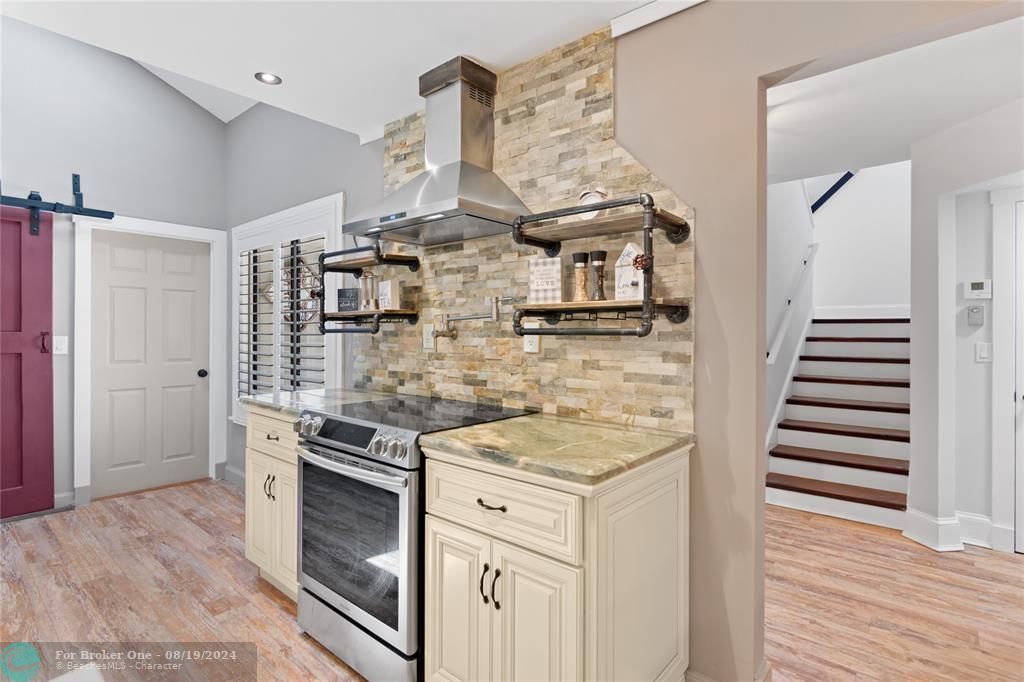 For Sale: $374,900 (2 beds, 2 baths, 1780 Square Feet)