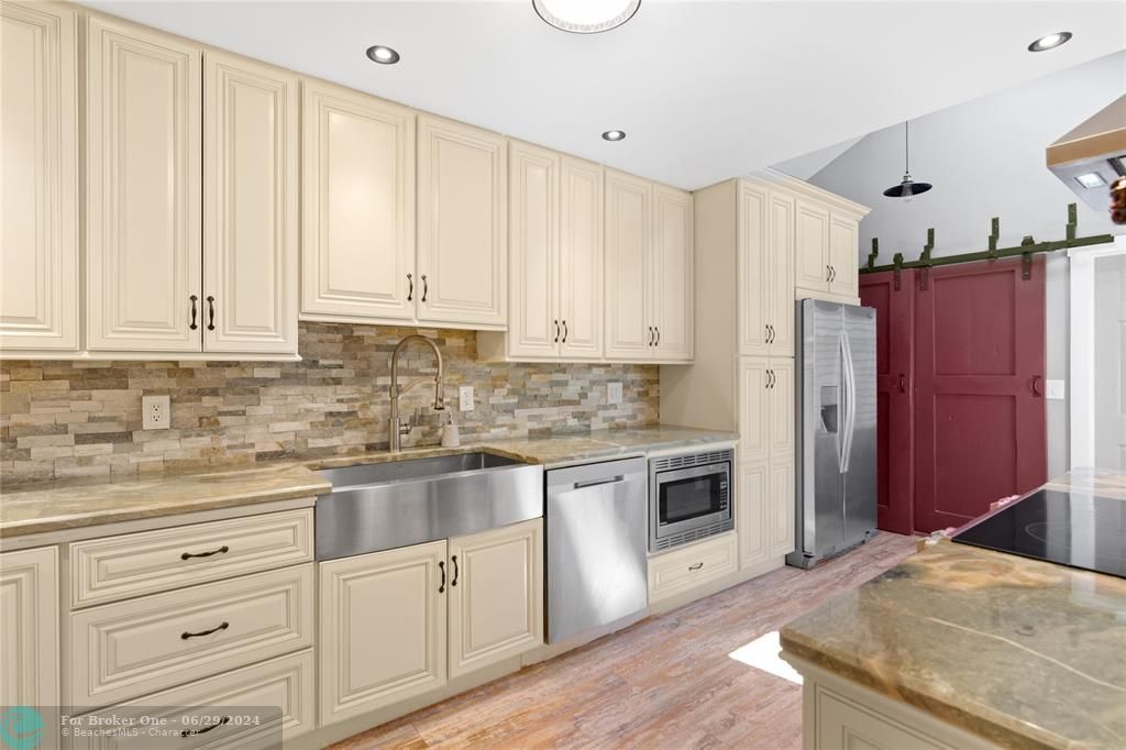 For Sale: $374,900 (2 beds, 2 baths, 1780 Square Feet)