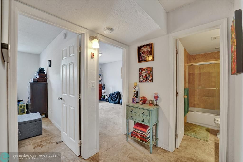 Active With Contract: $215,000 (2 beds, 1 baths, 733 Square Feet)