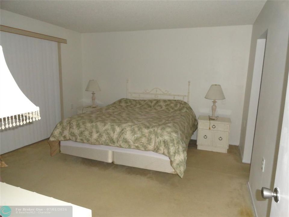 For Sale: $128,500 (2 beds, 2 baths, 938 Square Feet)