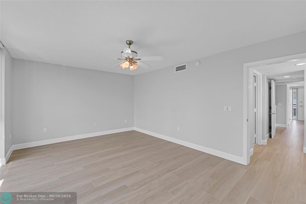Active With Contract: $6,000 (3 beds, 3 baths, 2732 Square Feet)