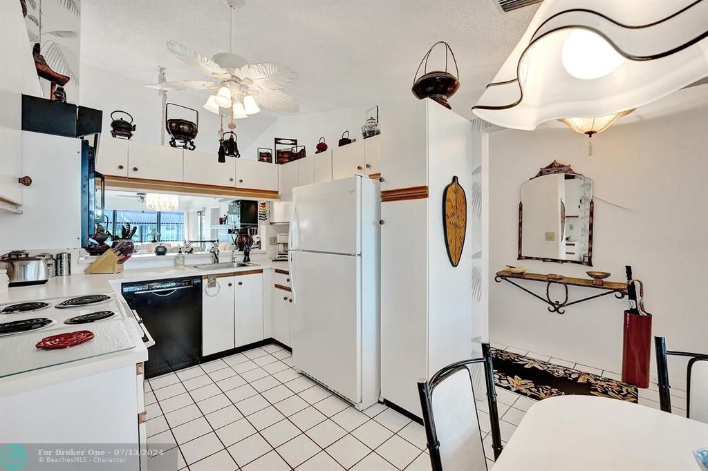 For Sale: $199,990 (2 beds, 2 baths, 1244 Square Feet)