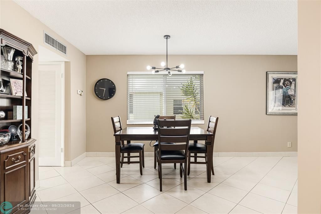 Active With Contract: $1,550 (1 beds, 1 baths, 760 Square Feet)