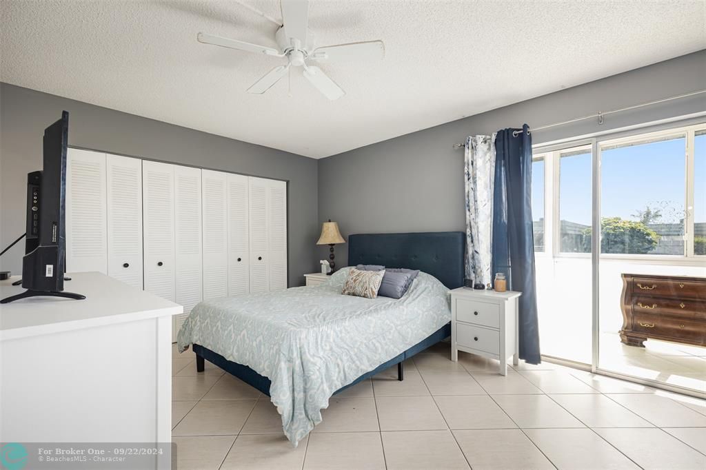 Active With Contract: $1,550 (1 beds, 1 baths, 760 Square Feet)