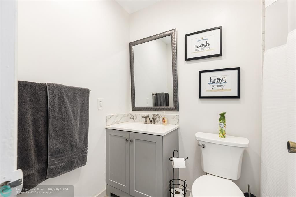 Active With Contract: $1,550 (1 beds, 1 baths, 760 Square Feet)
