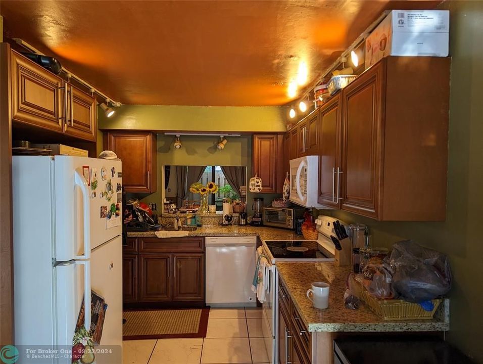 For Sale: $388,500 (3 beds, 2 baths, 1595 Square Feet)