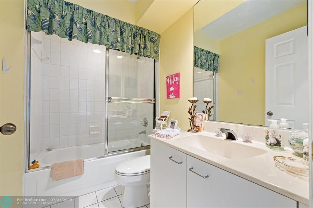 For Sale: $425,000 (2 beds, 2 baths, 1665 Square Feet)