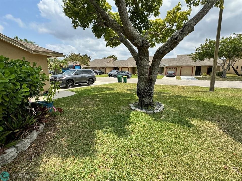 For Sale: $369,900 (2 beds, 2 baths, 1008 Square Feet)