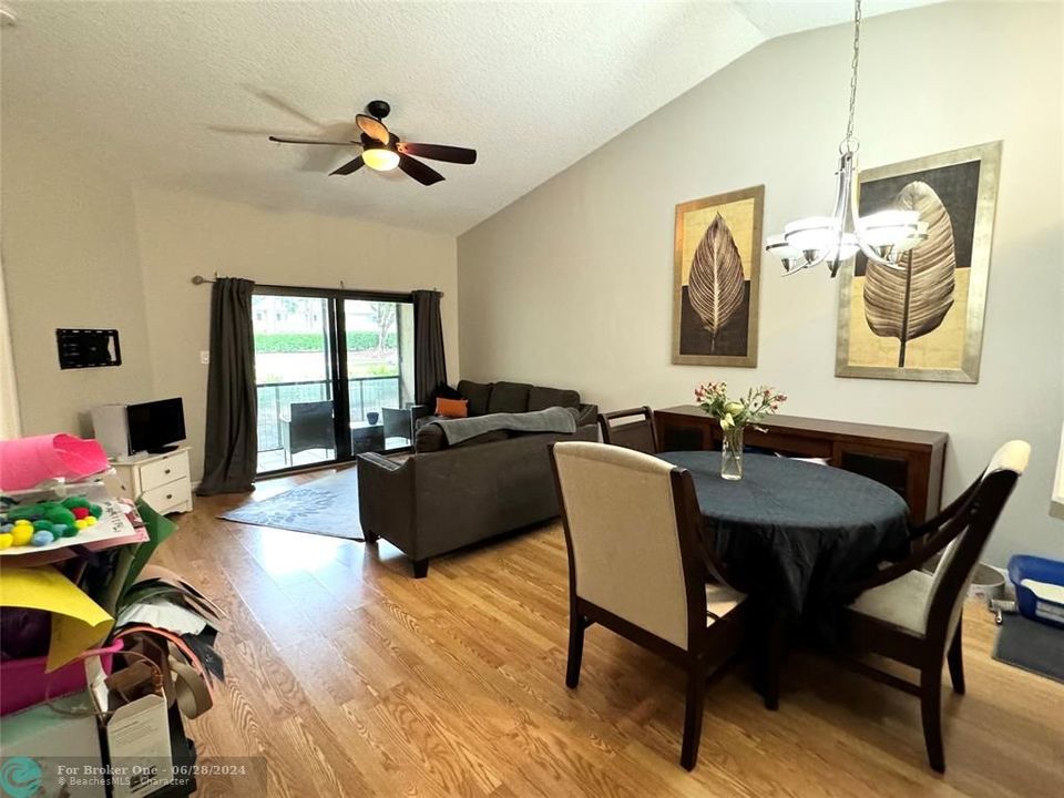 For Sale: $369,900 (2 beds, 2 baths, 1008 Square Feet)