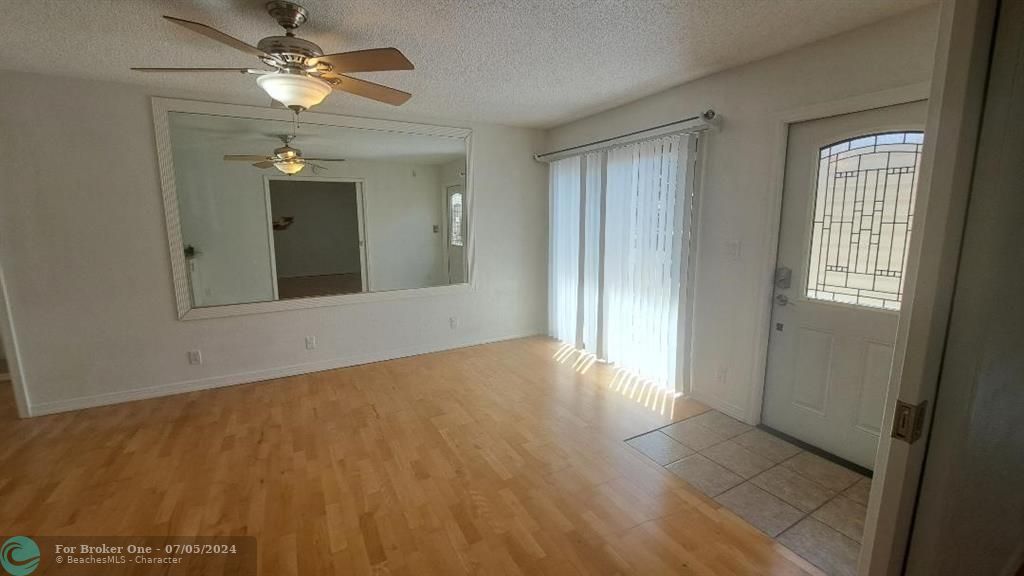For Rent: $2,100 (2 beds, 2 baths, 800 Square Feet)
