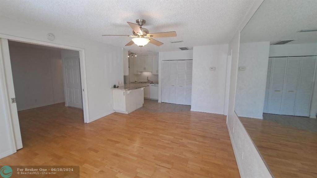 For Rent: $2,100 (2 beds, 2 baths, 800 Square Feet)