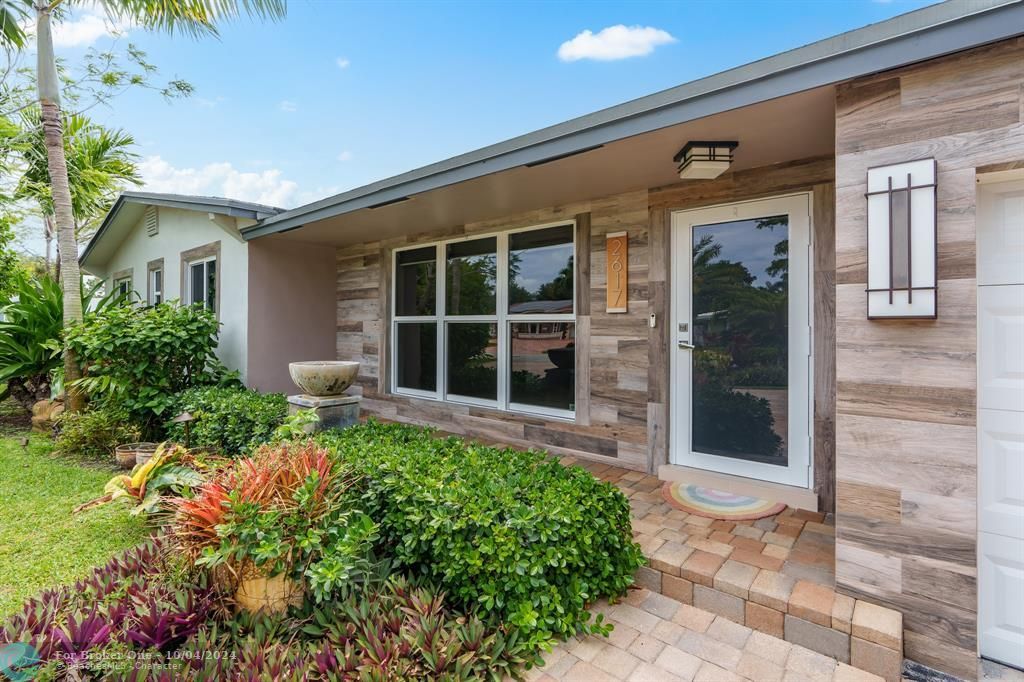 Active With Contract: $1,100,000 (3 beds, 2 baths, 1887 Square Feet)