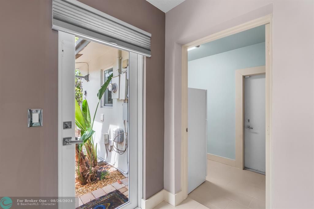 Active With Contract: $1,100,000 (3 beds, 2 baths, 1887 Square Feet)