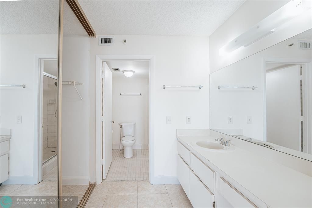 Active With Contract: $1,900 (2 beds, 2 baths, 1330 Square Feet)