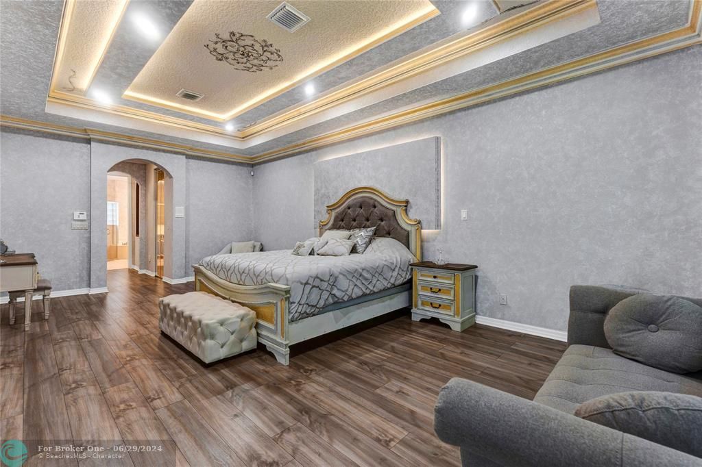 En Venta: $699,000 (3 camas, 3 baños, 2858 Pies cuadrados)