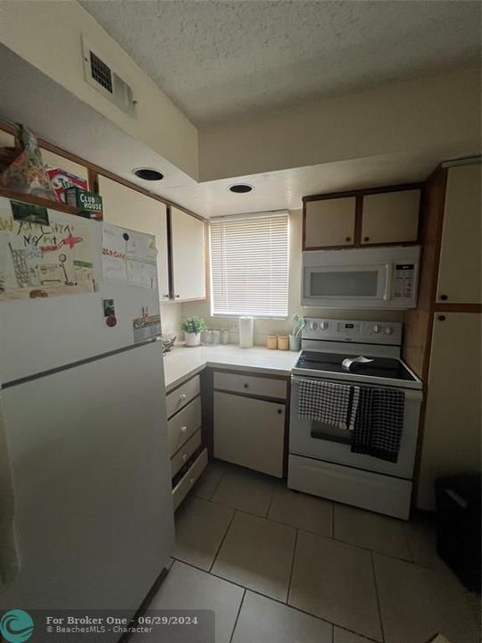 For Rent: $2,095 (2 beds, 1 baths, 965 Square Feet)