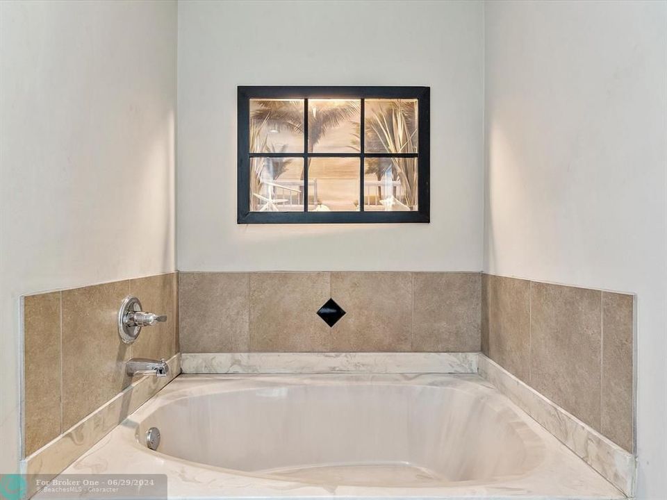 待售: $615,000 (3 贝兹, 2 浴室, 2036 平方英尺)
