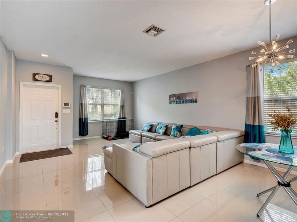 Active With Contract: $435,000 (3 beds, 2 baths, 1693 Square Feet)