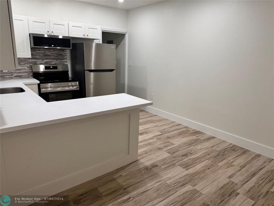 Active With Contract: $2,000 (1 beds, 1 baths, 2258 Square Feet)