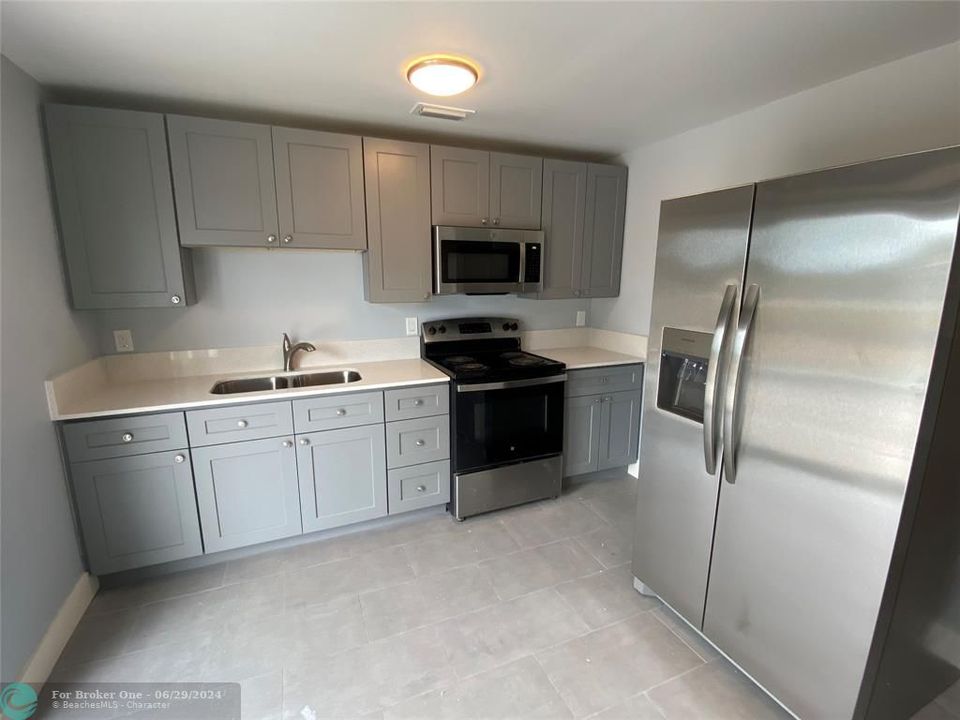 Active With Contract: $2,500 (3 beds, 1 baths, 1080 Square Feet)